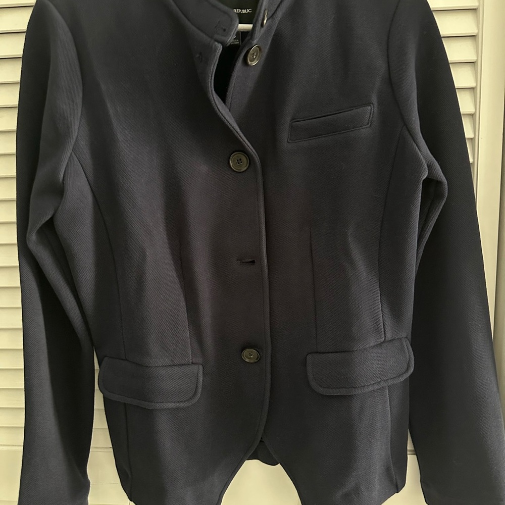 Banana Republic Black Blazer with Notched Lapels and Structured Shoulders